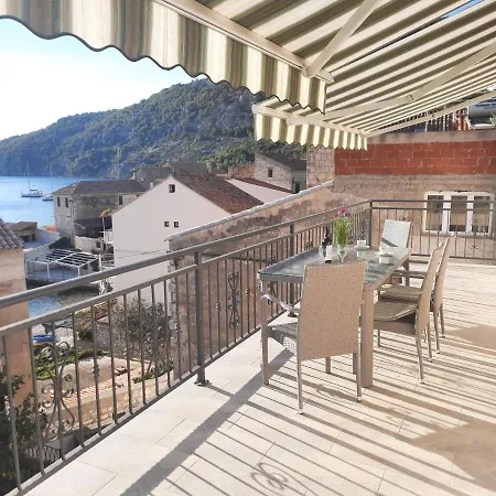 Apartment Beba Komiza