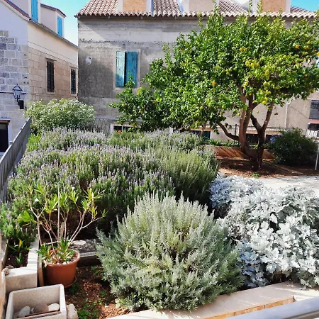 Apartment Beba Komiza